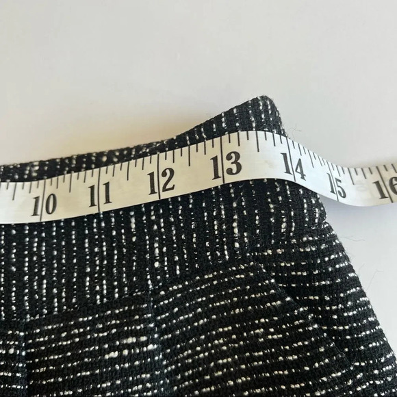 𝅺Halogen black and ivory tweed zipper back pockets mini skirt size 4 - Picture 9 of 12